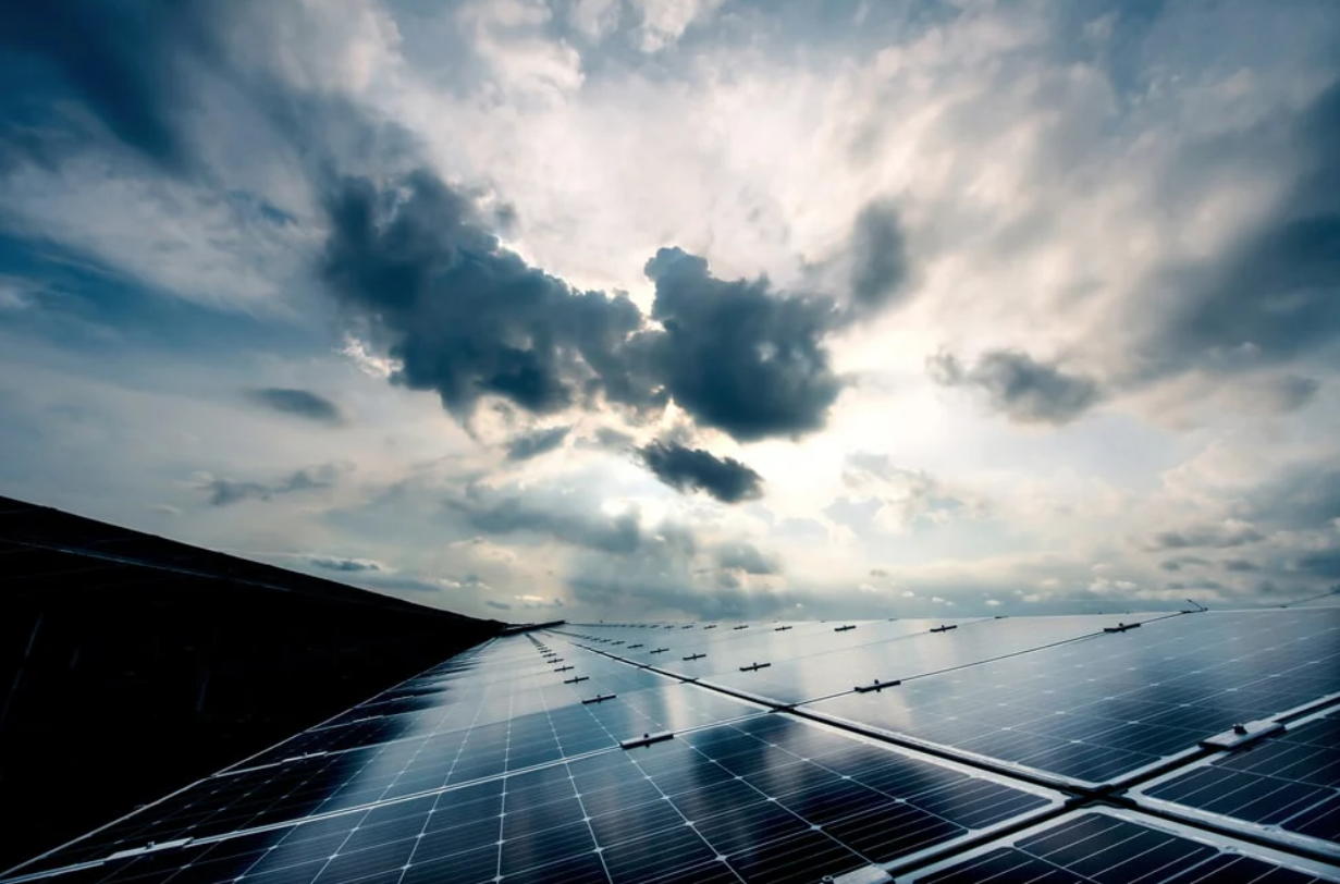solar panels in cloudy days